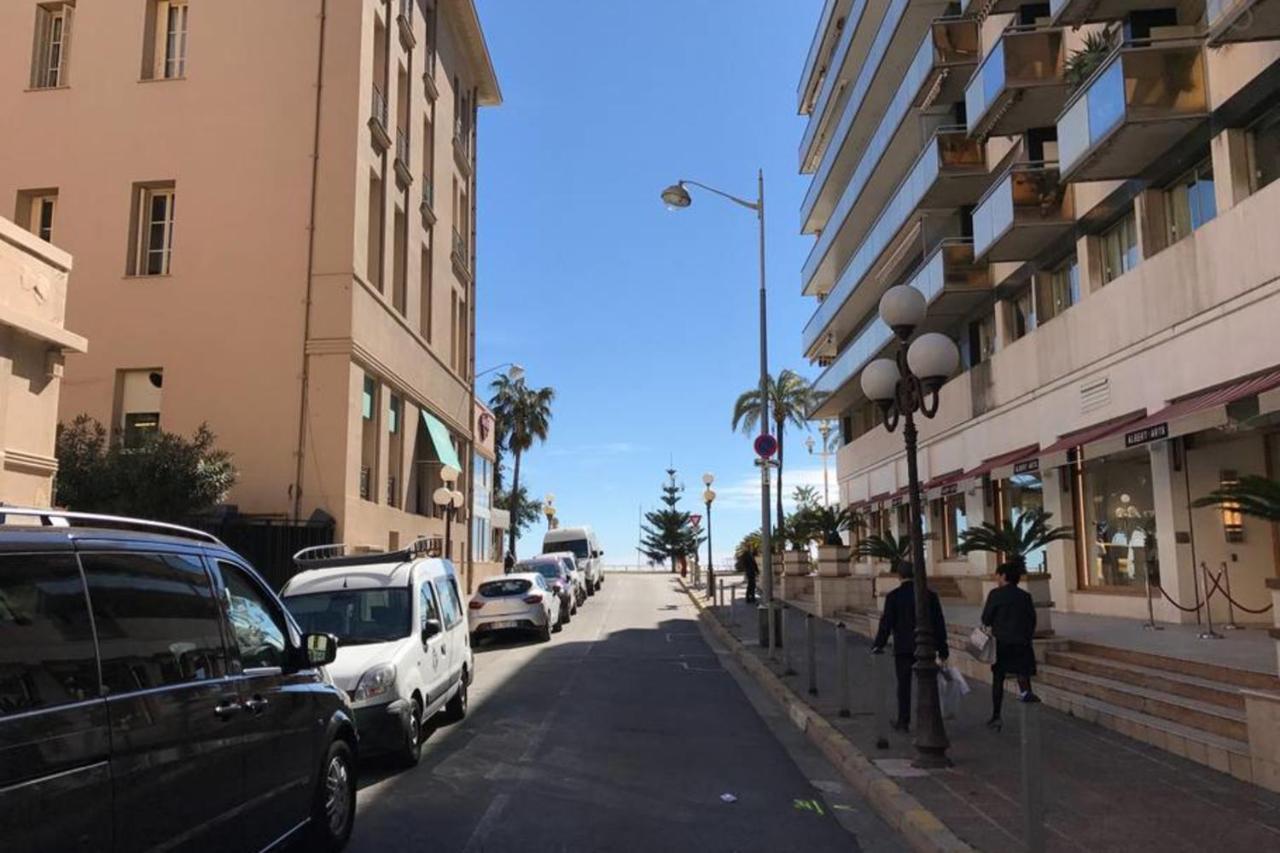 Apartment Centre Promenade With Terrace Next To The Sea In The Pedestrian Area Nice