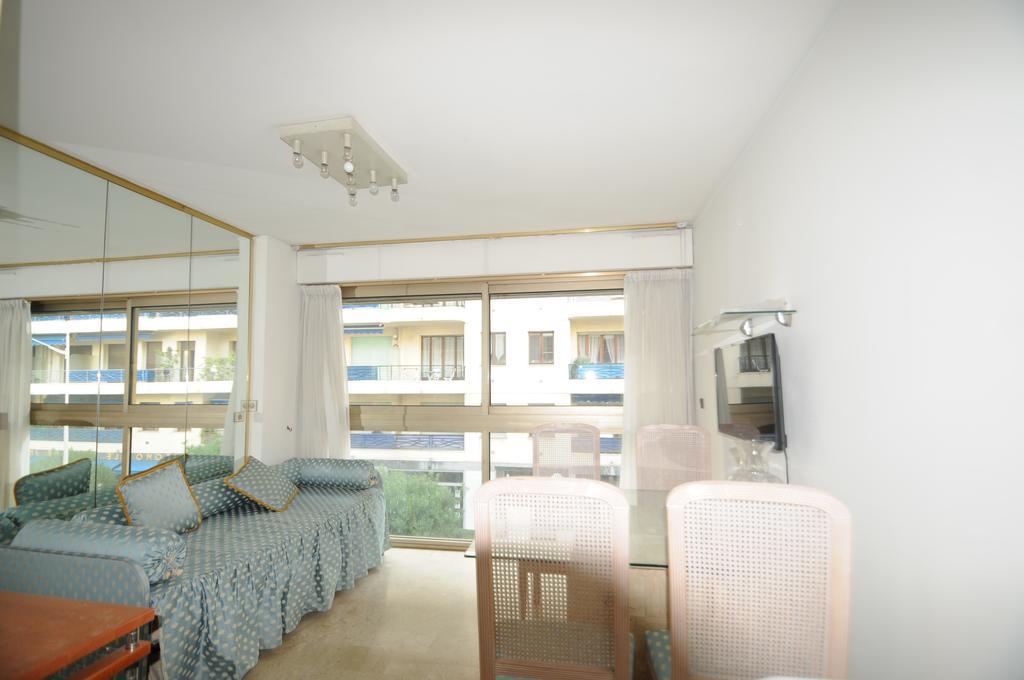 Apartment Centre Promenade With Terrace Next To The Sea In The Pedestrian Area